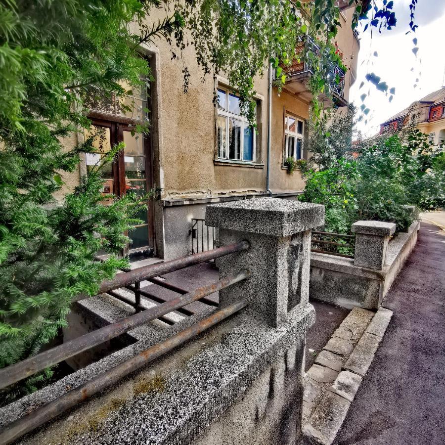 Cozyhome The Castle Apartment - Spacious, Quiet, High Ceiling Bratislava Exteriör bild