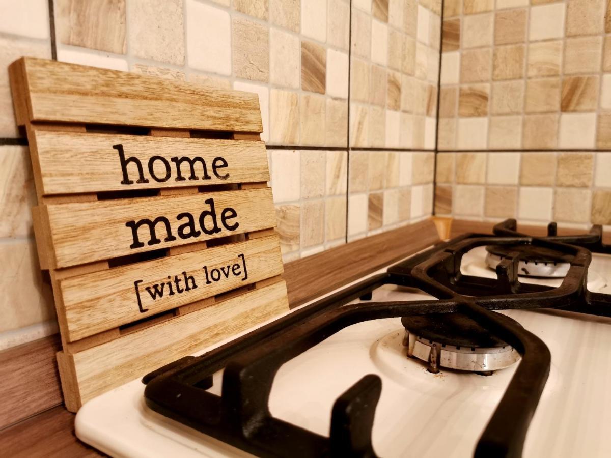 Cozyhome The Castle Apartment - Spacious, Quiet, High Ceiling Bratislava Exteriör bild
