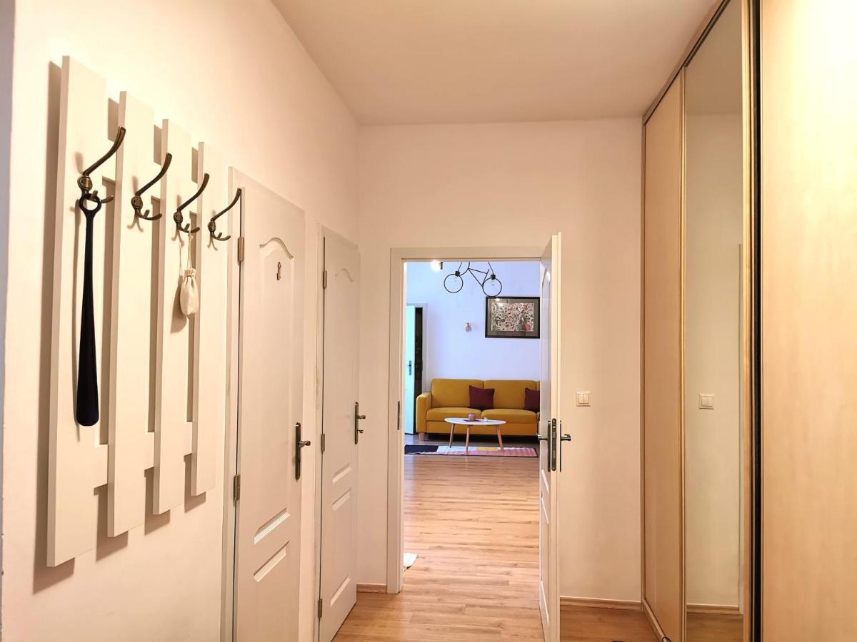 Cozyhome The Castle Apartment - Spacious, Quiet, High Ceiling Bratislava Exteriör bild