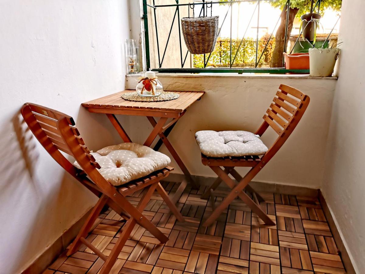 Cozyhome The Castle Apartment - Spacious, Quiet, High Ceiling Bratislava Exteriör bild