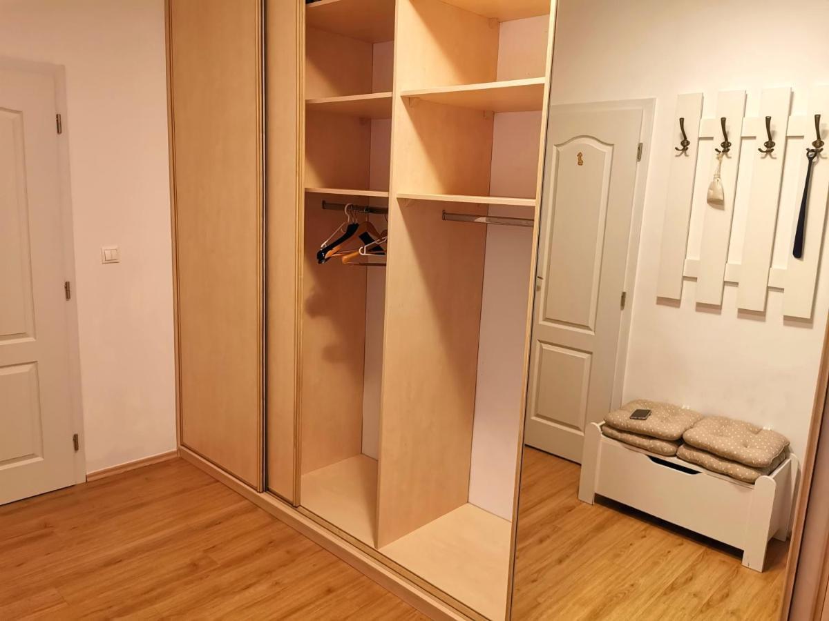 Cozyhome The Castle Apartment - Spacious, Quiet, High Ceiling Bratislava Exteriör bild