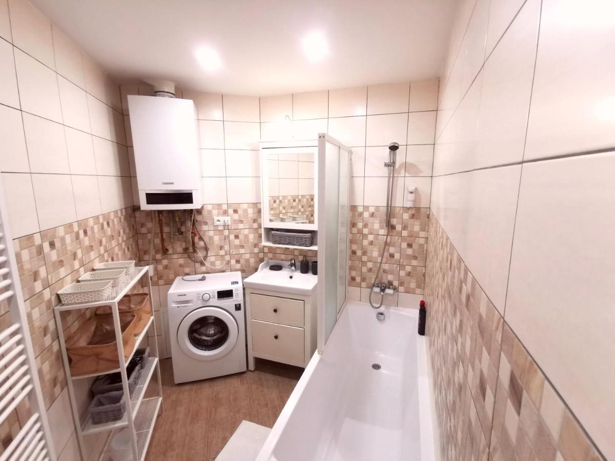 Cozyhome The Castle Apartment - Spacious, Quiet, High Ceiling Bratislava Exteriör bild